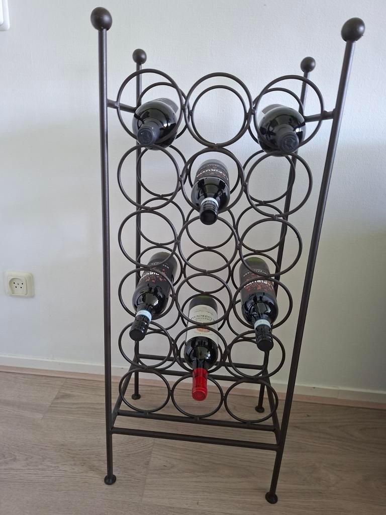 Stijlvol zwaar metalen wijnrek, Ophalen, Zo goed als nieuw, Metaal, 75 cm of meer