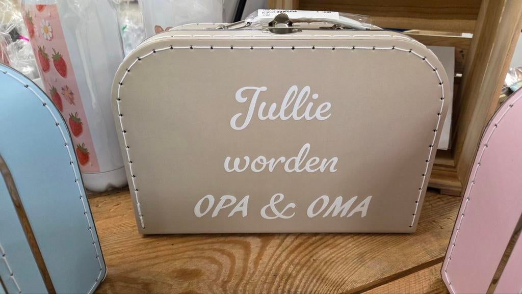 Gepersonaliseerde koffertjes - kraamcadeau/pensioen, Kinderen en Baby's, Kraamcadeaus en Geboorteborden, Nieuw, Ophalen of Verzenden