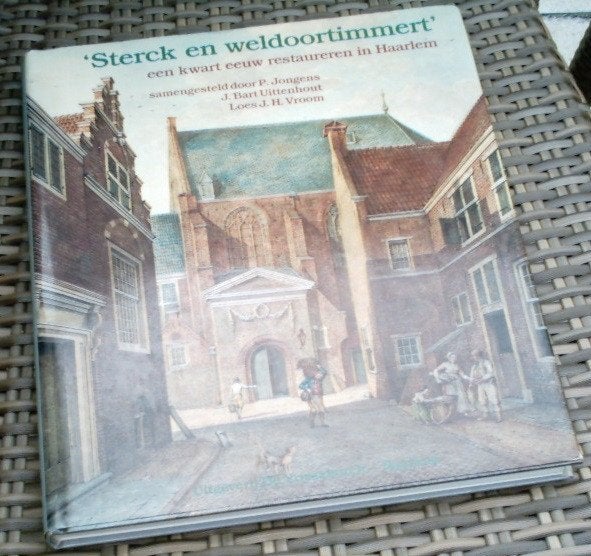 Een kwart eeuw restaureren in Haarlem. ISBN 906076174x., Ophalen of Verzenden, Zo goed als nieuw