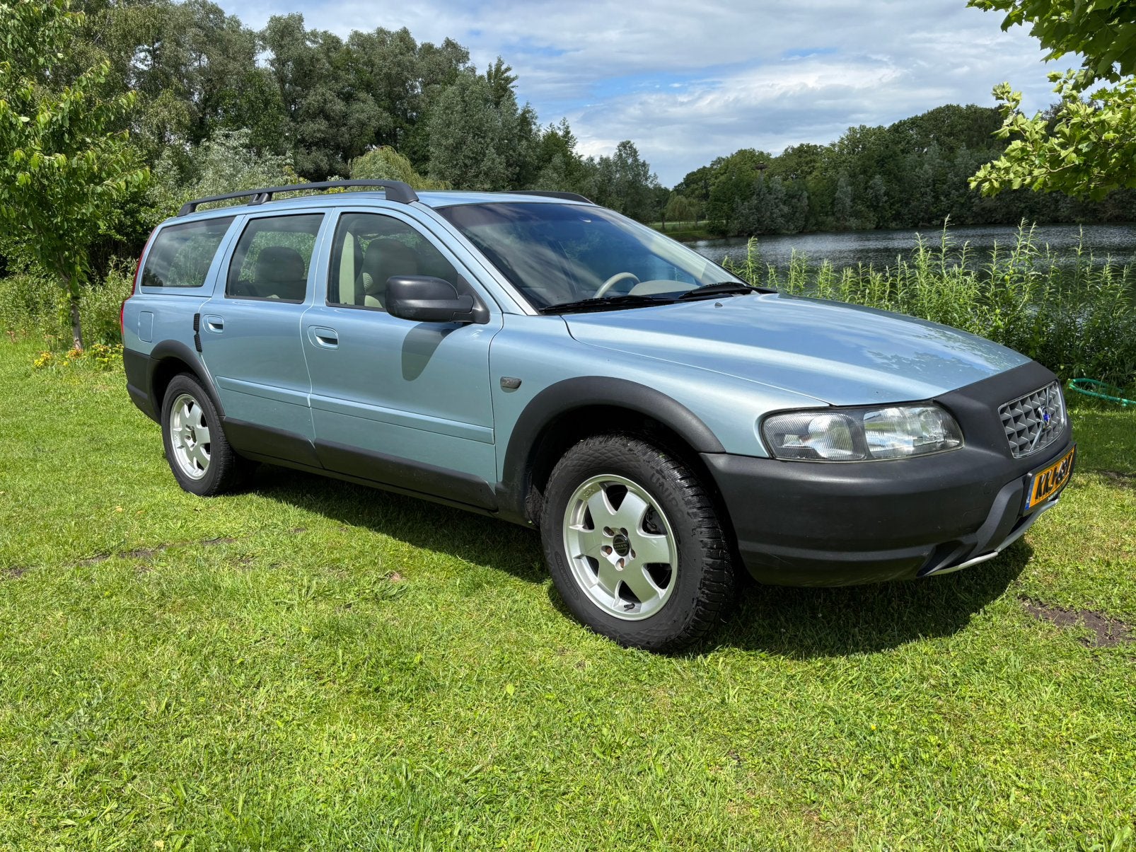 Volvo XC70, , 200 PK Turbo Automaat!  84.000 km ! Zwitser !, Auto's, Volvo, Automaat, 1800 kg, 1657 kg, V70