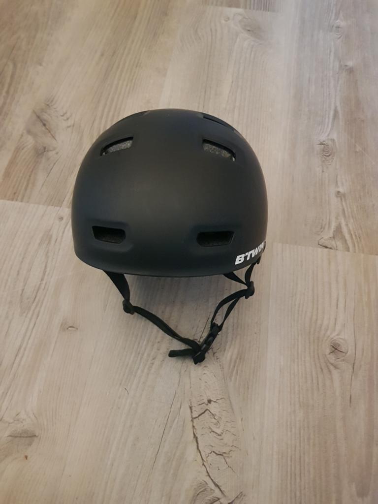 B twin kinderfiets helm, Fietsen en Brommers, Ophalen of Verzenden, Gebruikt, Jongen of Meisje, B twin