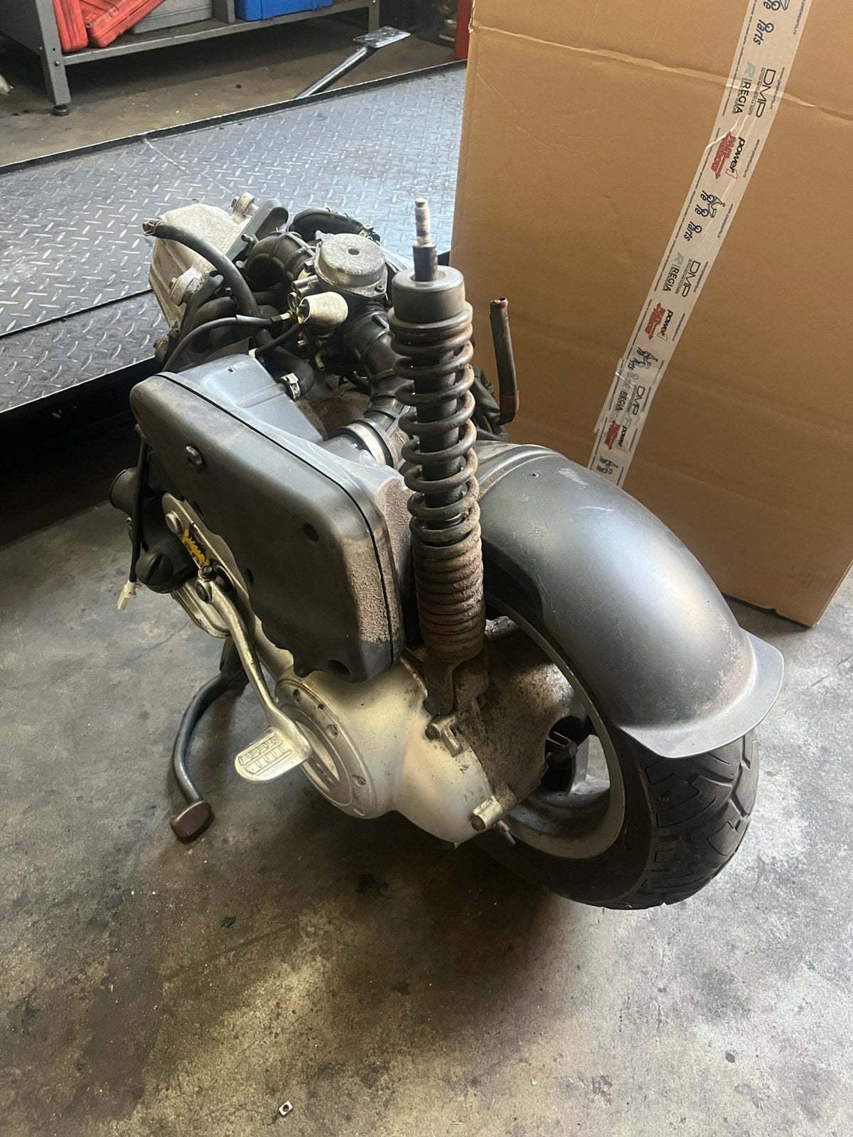 Motorblok met factuur vespa lx lxv s 4t 4v 4 klepper, N, Blok, Ophalen of Verzenden, Zo goed als nieuw
