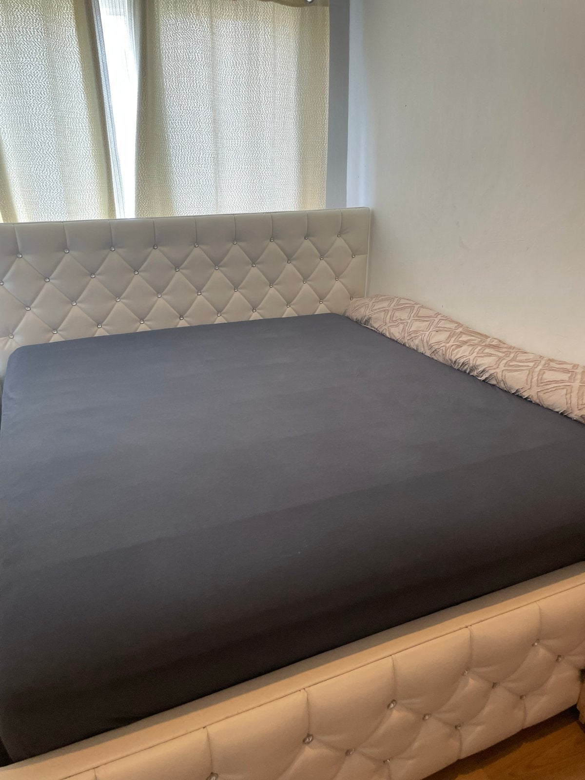 Luxe tweepersoonsbed met gecapitonneerd hoofdbord, Wit, Tweepersoons, Ophalen of Verzenden, Zo goed als nieuw
