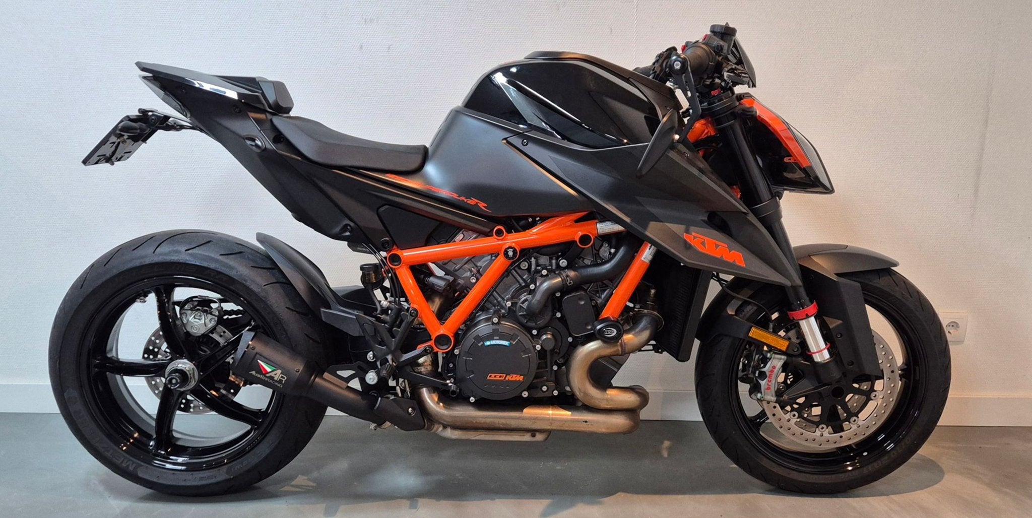 KTM 1290 SUPERDUKE R (bj 2021) 17,208 km, 2 cilinders, KTM, Bedrijf, Onbekend