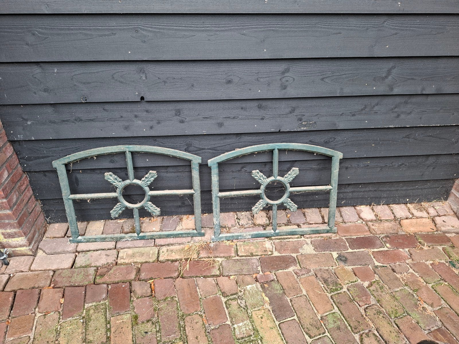 Set van 2 decoratieve gietijzeren raamroosters, Antiek en Kunst, Ophalen of Verzenden