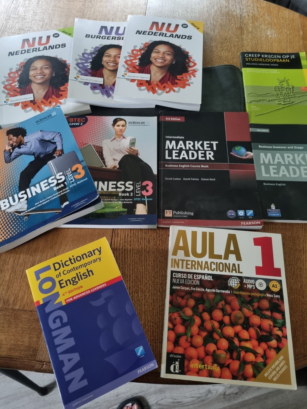 School boeken international business., Alle leeftijden, Ophalen, Zo goed als nieuw