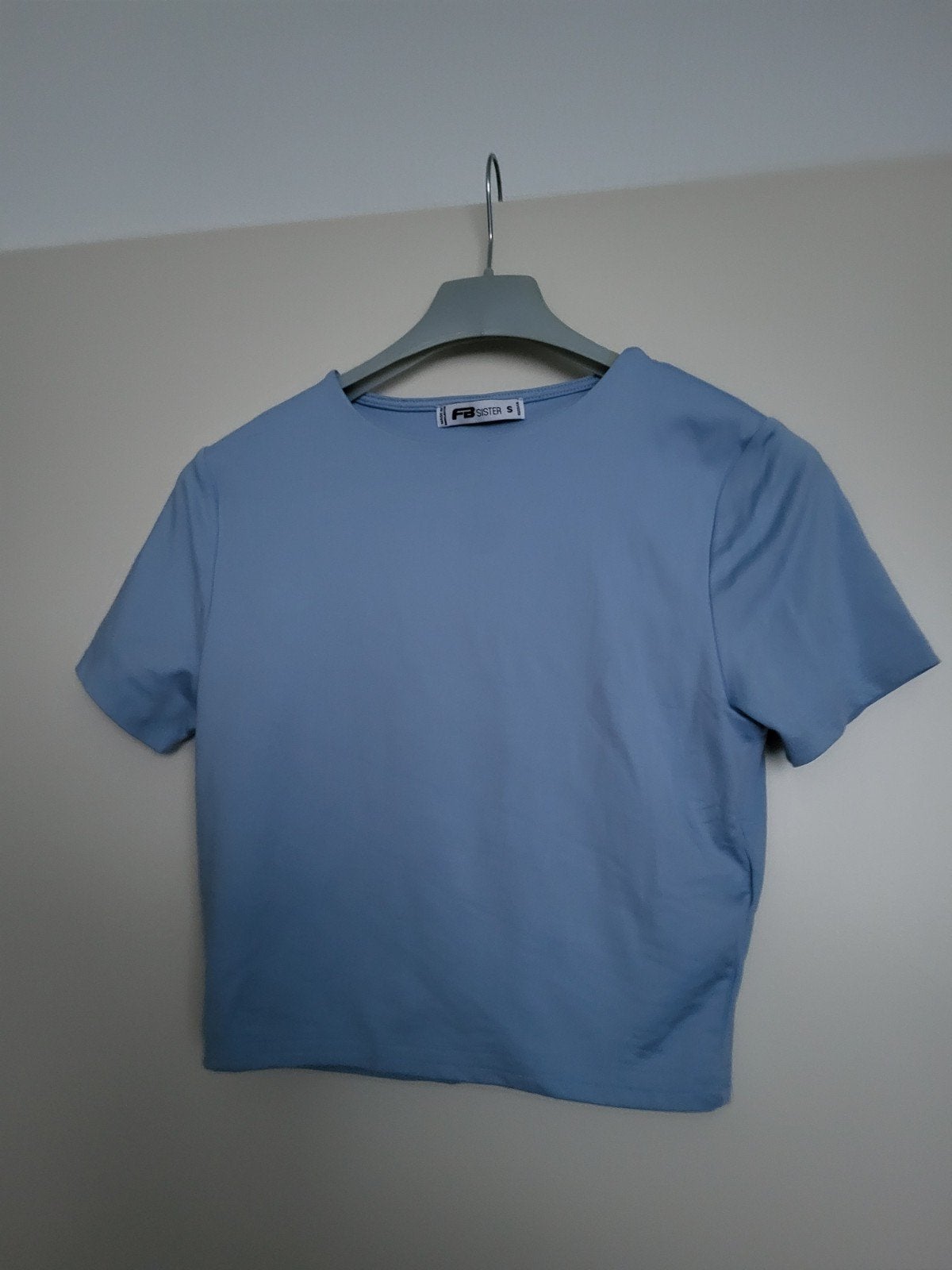 FB Sister lichtblauwe crop top maat S, Blauw, Ophalen of Verzenden, Zo goed als nieuw, Korte mouw