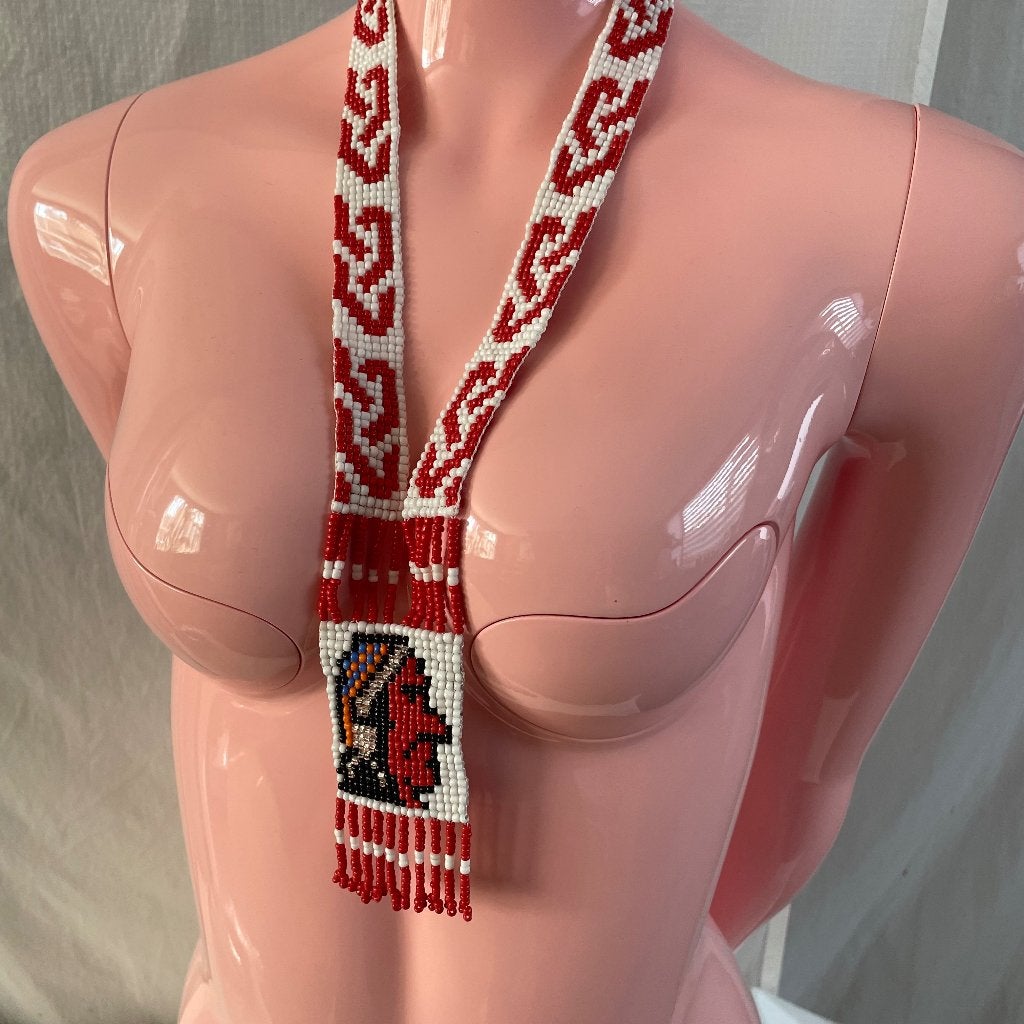 Surinaamse kralenketting – rood wit Indian, Sieraden, Tassen en Uiterlijk, Ophalen of Verzenden, Zo goed als nieuw, Rood, Kunststof
