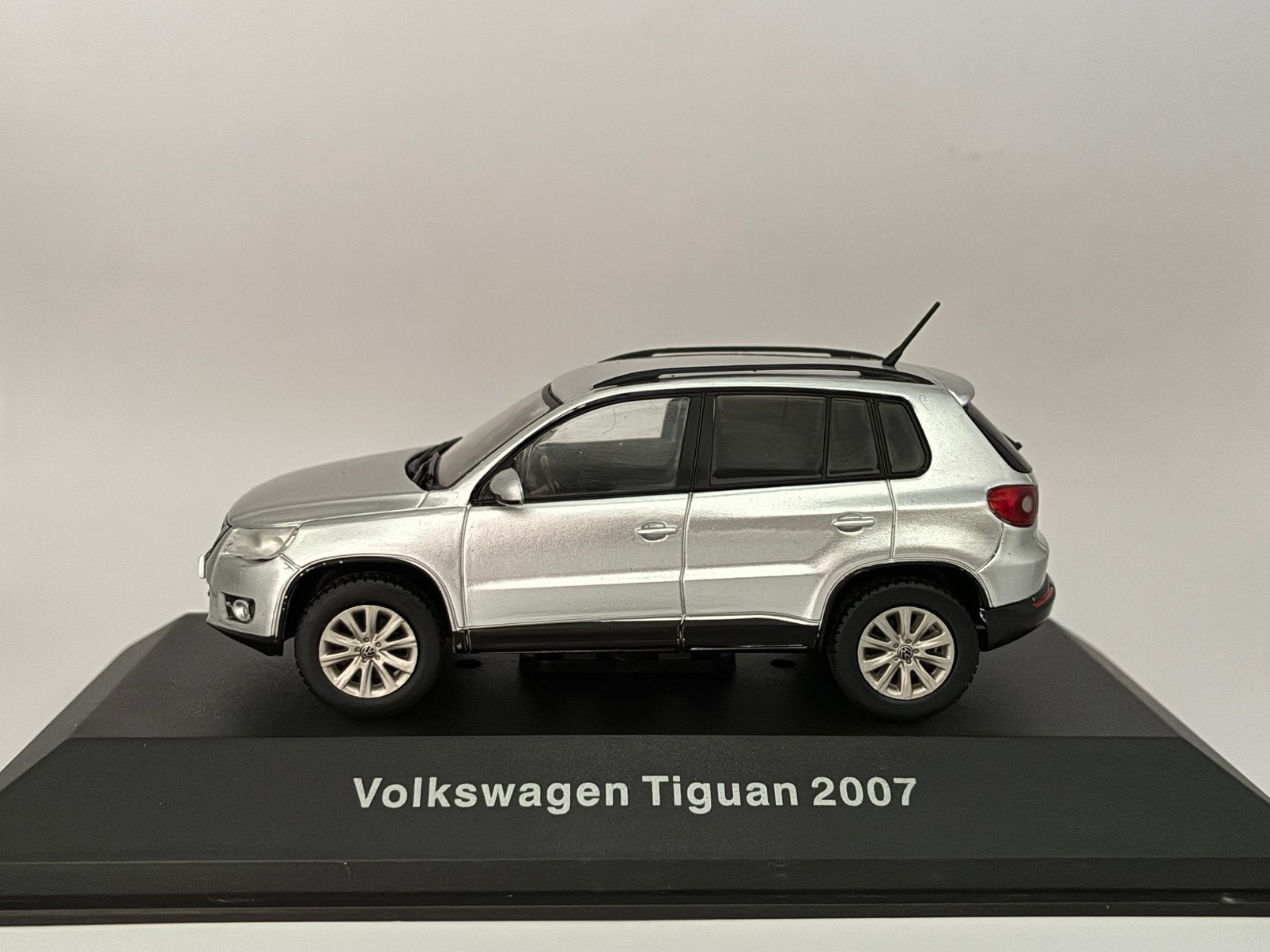 Volkswagen Tiguan MK1 (Type 5N) 2007 - VW Dealer Edition, Ophalen of Verzenden, Nieuw, Auto, Overige merken