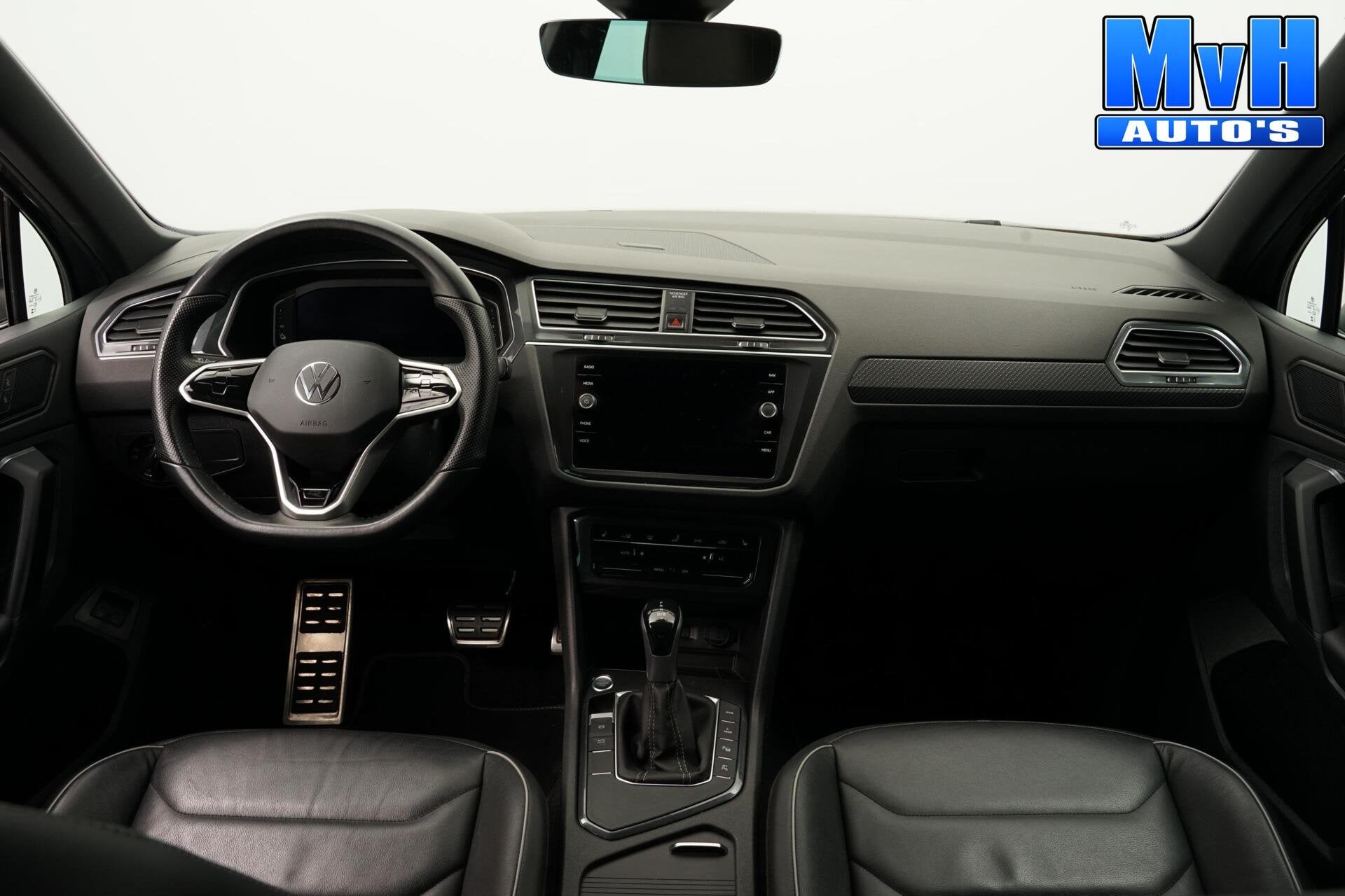 Volkswagen Tiguan 1.4 TSI PHEV R-Line|PANO|STOEL/STUUR.VW|96, Zwart, 4 cilinders, Met garantie (alle), Hybride Elektrisch/Benzine