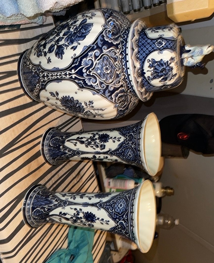 Prachtig Delfts Blauw Kasteel Vaas en Twee Bijpassende Vazen, Ophalen