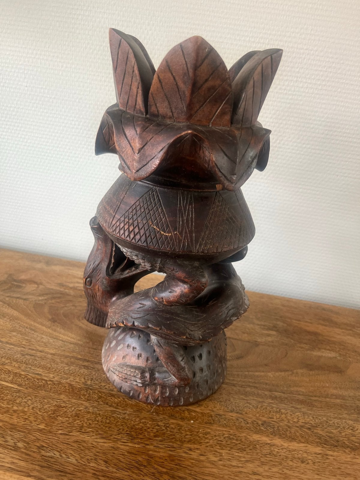 Handgesneden houten sculptuur met draak en bladeren, Antiek en Kunst, Kunst | Beelden en Houtsnijwerken, Overige onderwerpen, Ophalen of Verzenden