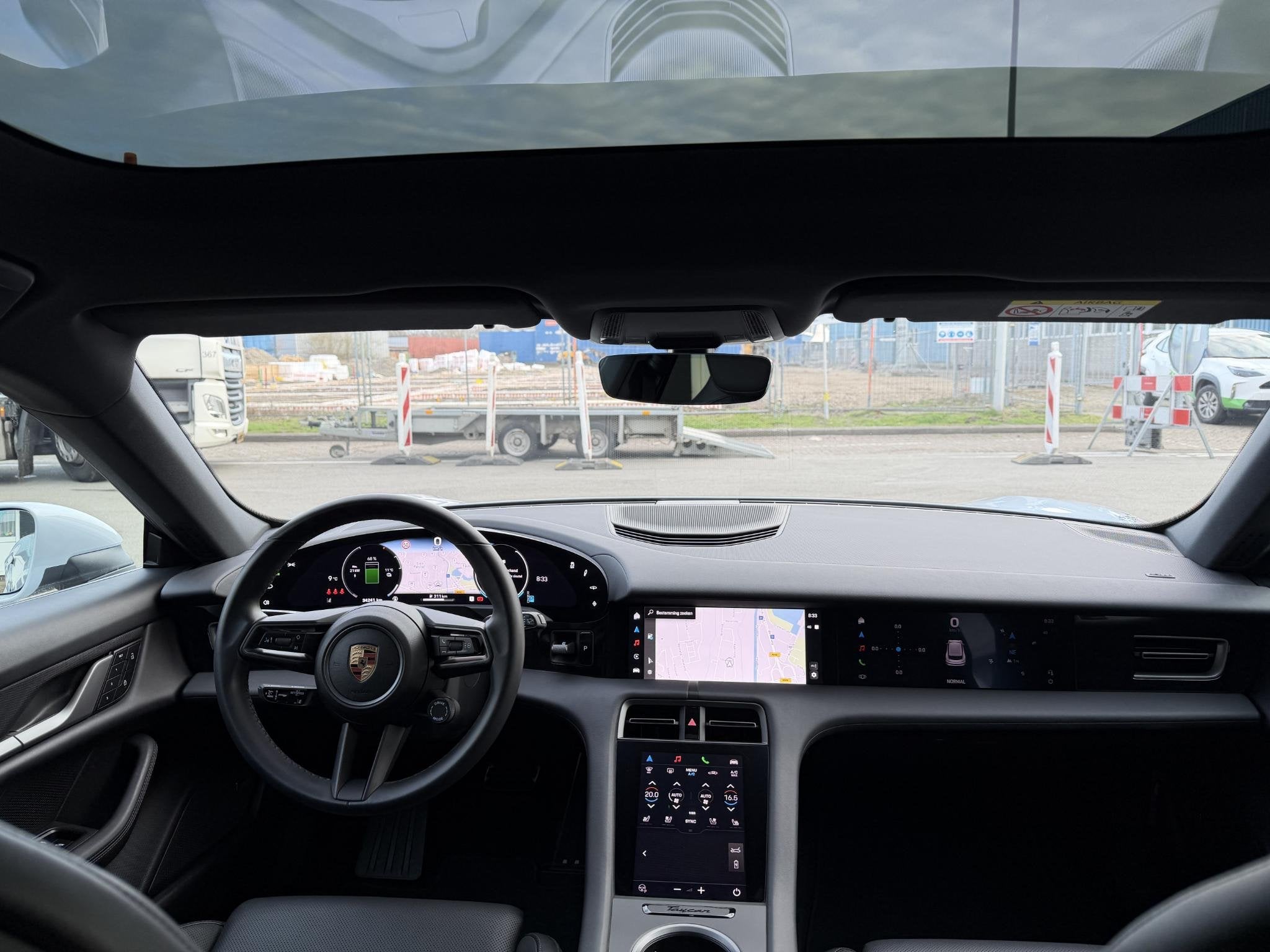 Foto 11 van Porsche Taycan Sport Turismo Black Edition 105 kWh luchtveri