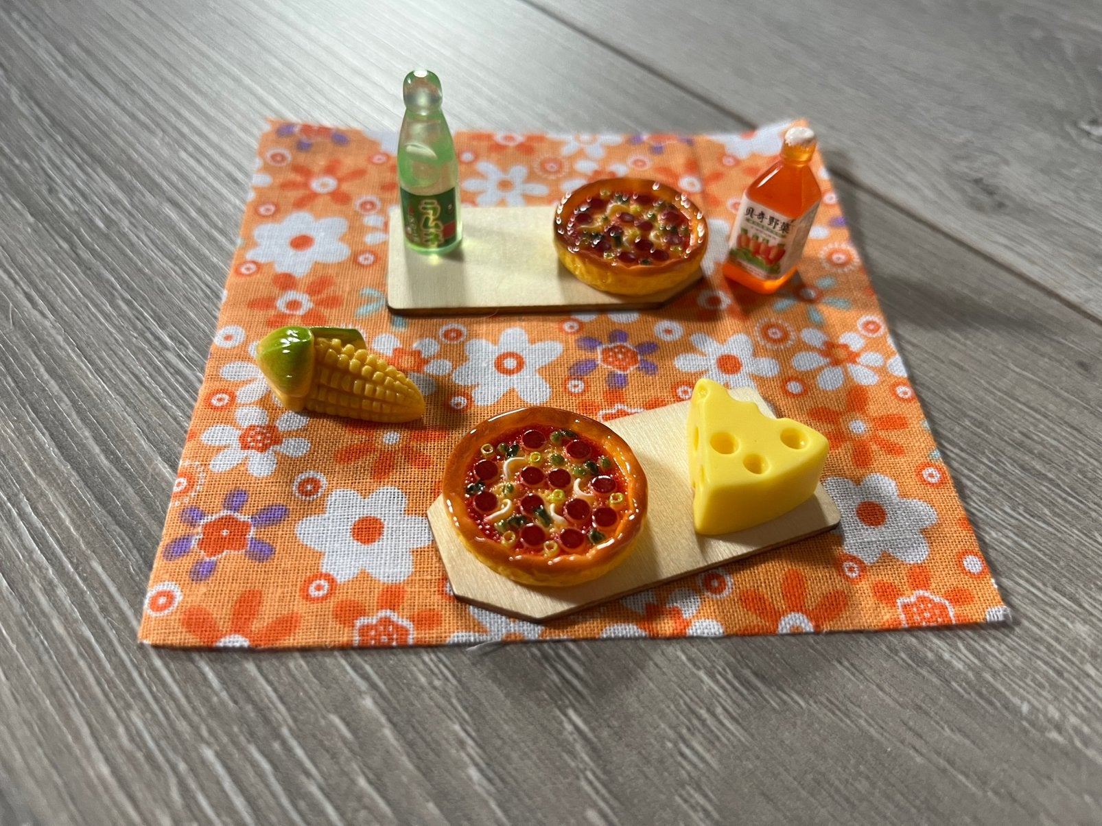 2 pizza kleedje 2 drank kaas mais incl verzenden, Ophalen, Nieuw, Poppenhuis