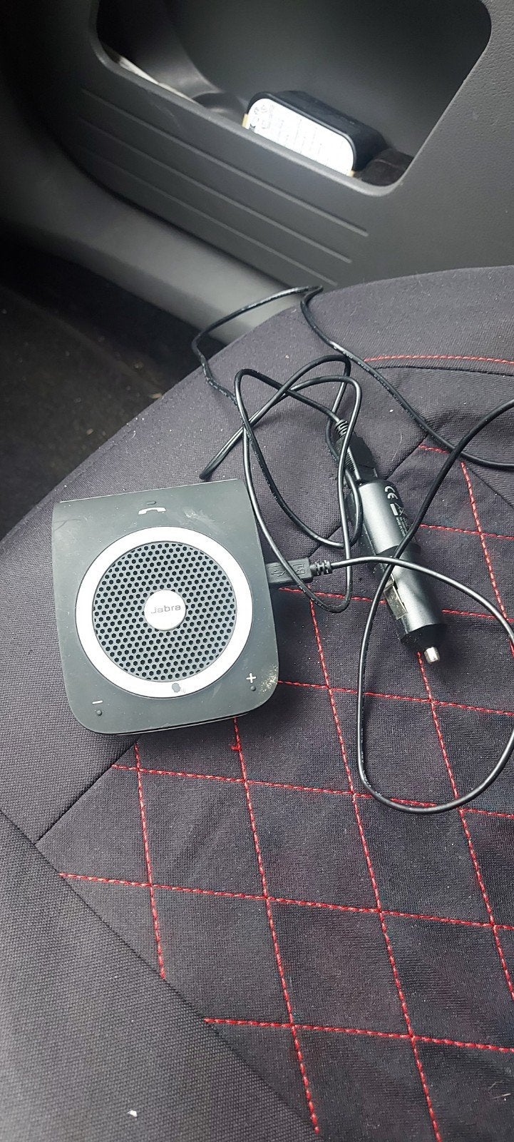 Jabra Bluetooth Carkit met Oplader, Telecommunicatie, Carkits, Opbouw, Ophalen of Verzenden, Overige merken, Complete carkit