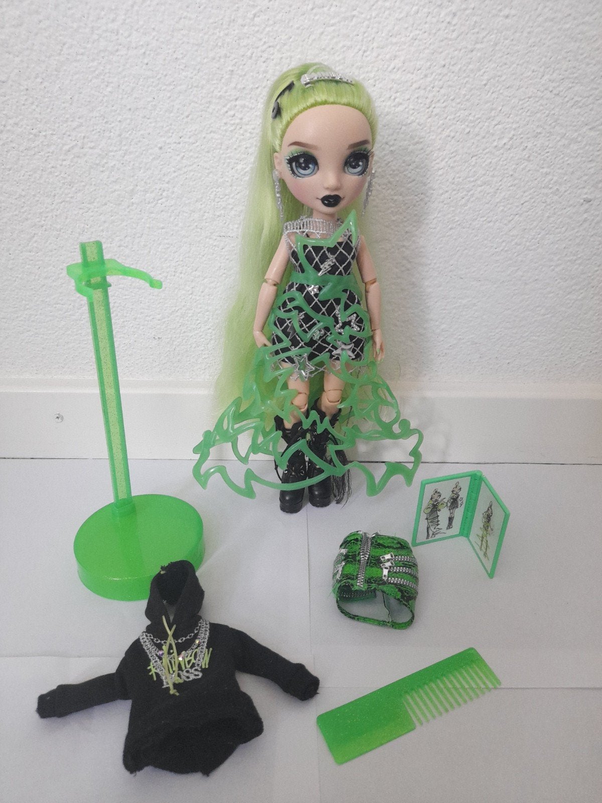 Rainbow High Fantastic Fashion pop Jade Hunterpop, Kinderen en Baby's, Speelgoed | Poppen, Ophalen of Verzenden, Zo goed als nieuw