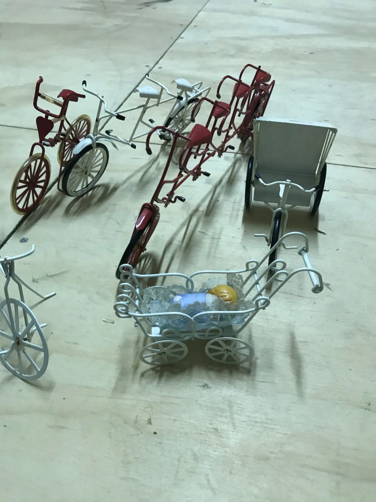 Verzameling miniatuur fietsen en voertuigen, Ophalen of Verzenden, Gebruikt