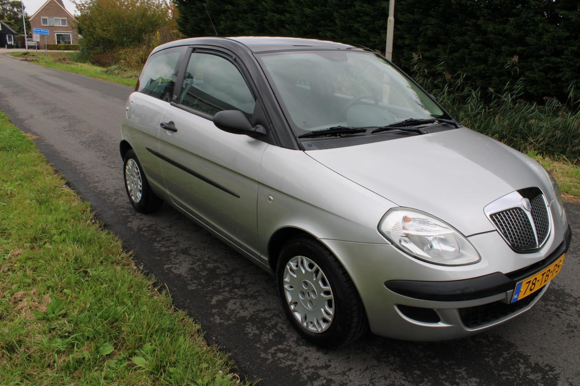 Lancia Ypsilon 1.2 Argento met Airco, Voorwielaandrijving, Gebruikt, Origineel Nederlands, Bedrijf