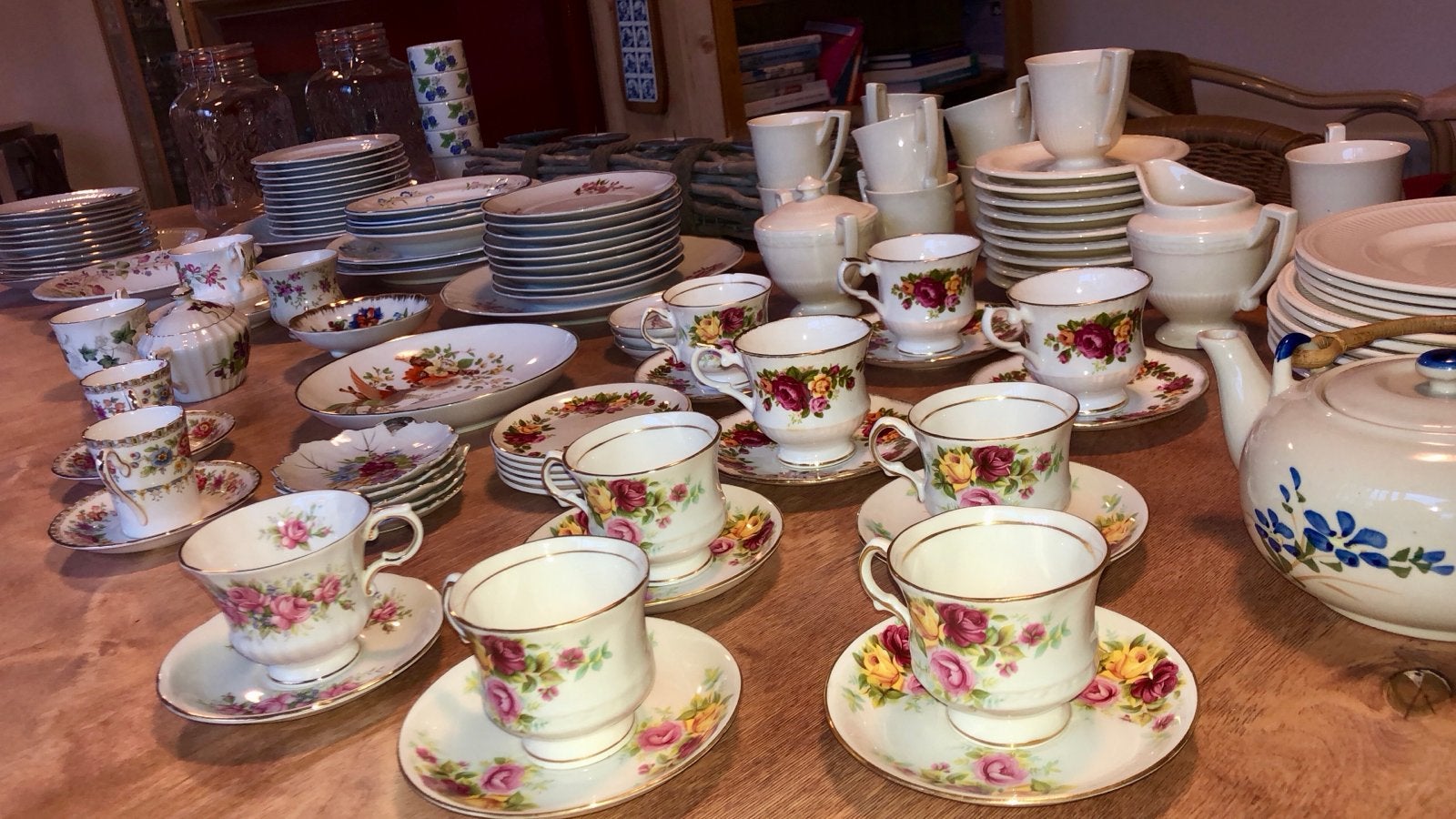 Royal Albert en andere theeserviezen - ruim 100 stuks, Ophalen