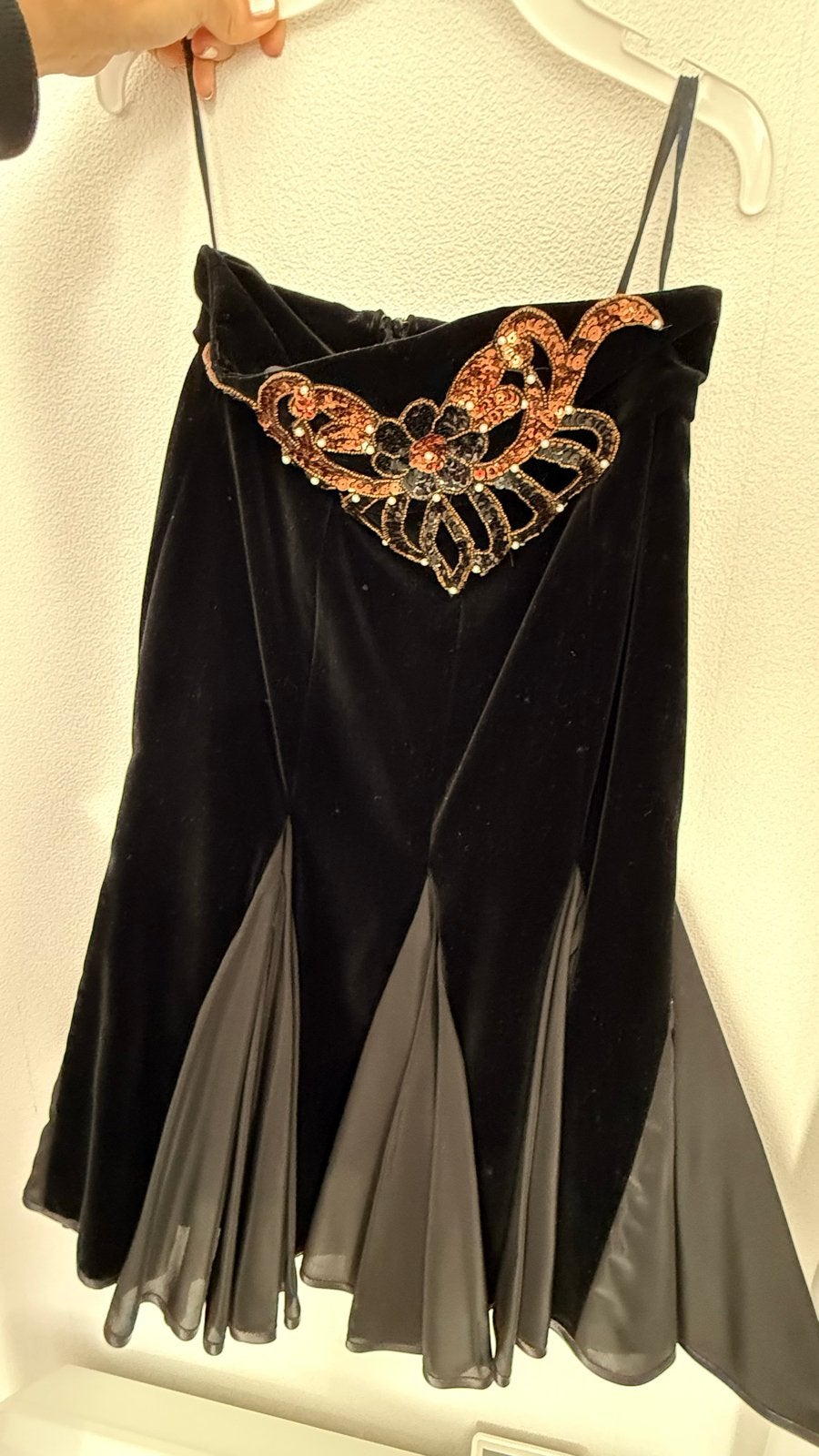 Elegante Zwarte Fluweel Rok met Pailletten en Kralen mat 36, Zwart, Ophalen of Verzenden, Zo goed als nieuw, Knielengte