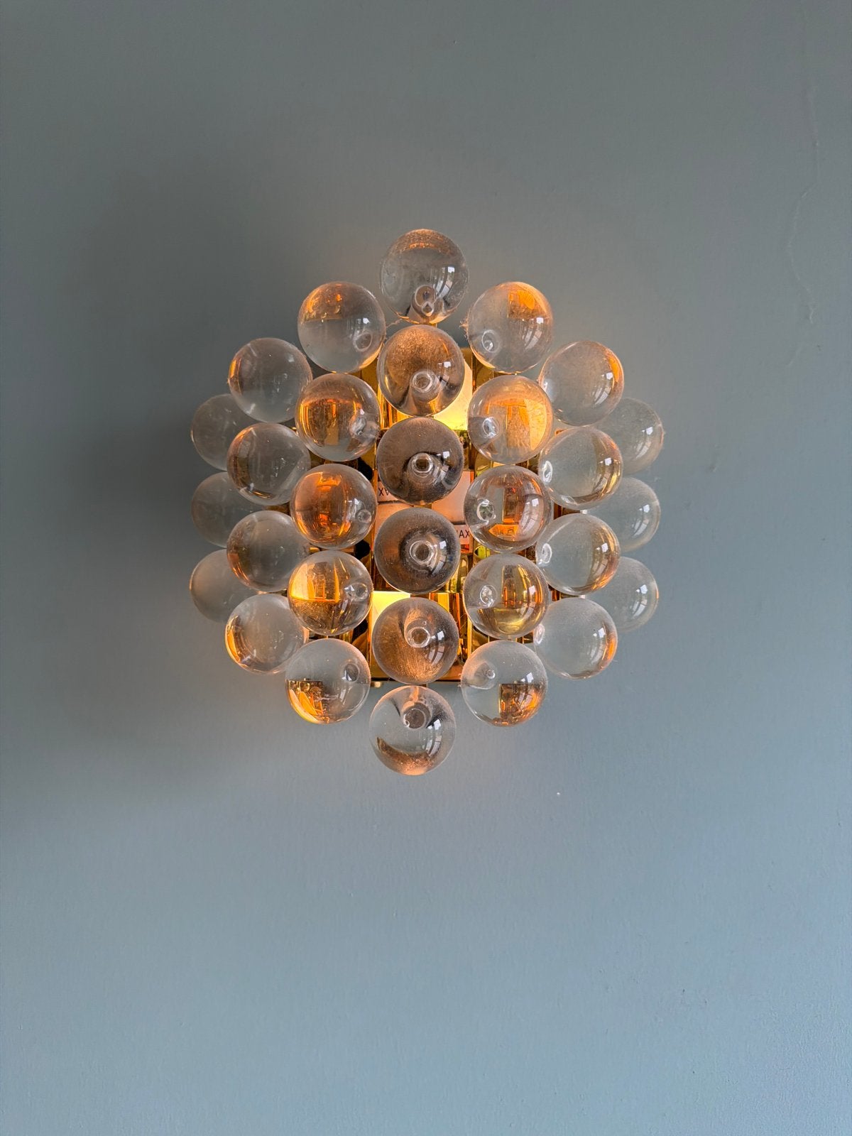 Moderne wandlamp met glazen bollen, Overige fittingen, Ophalen of Verzenden, Wandlamp, Glas