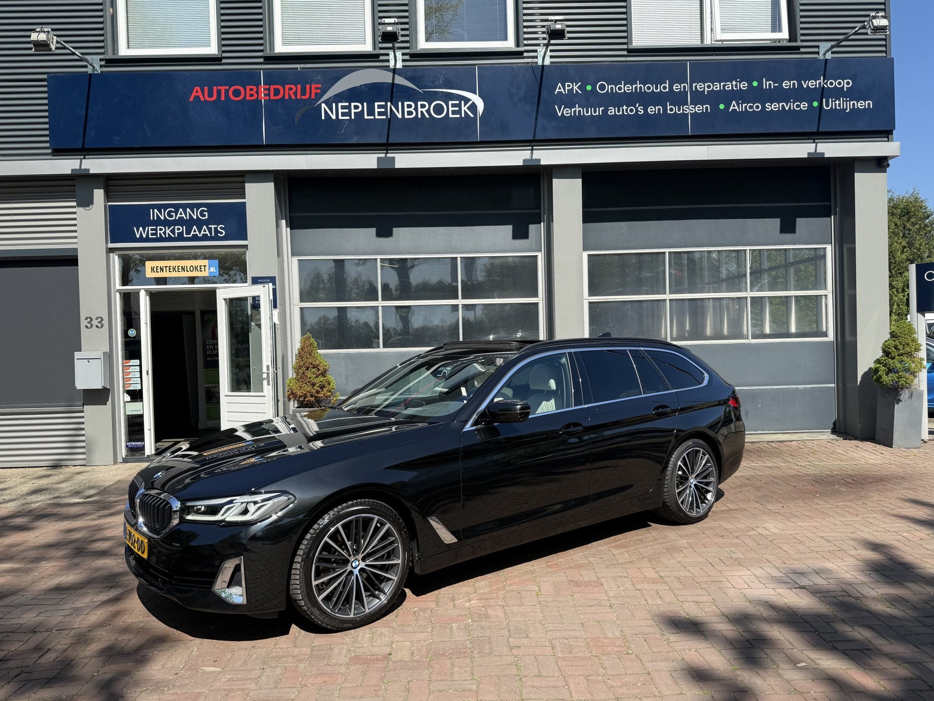 Foto 3 van BMW 5 Serie Touring 520i High Executive | Pano | Leder | 04-