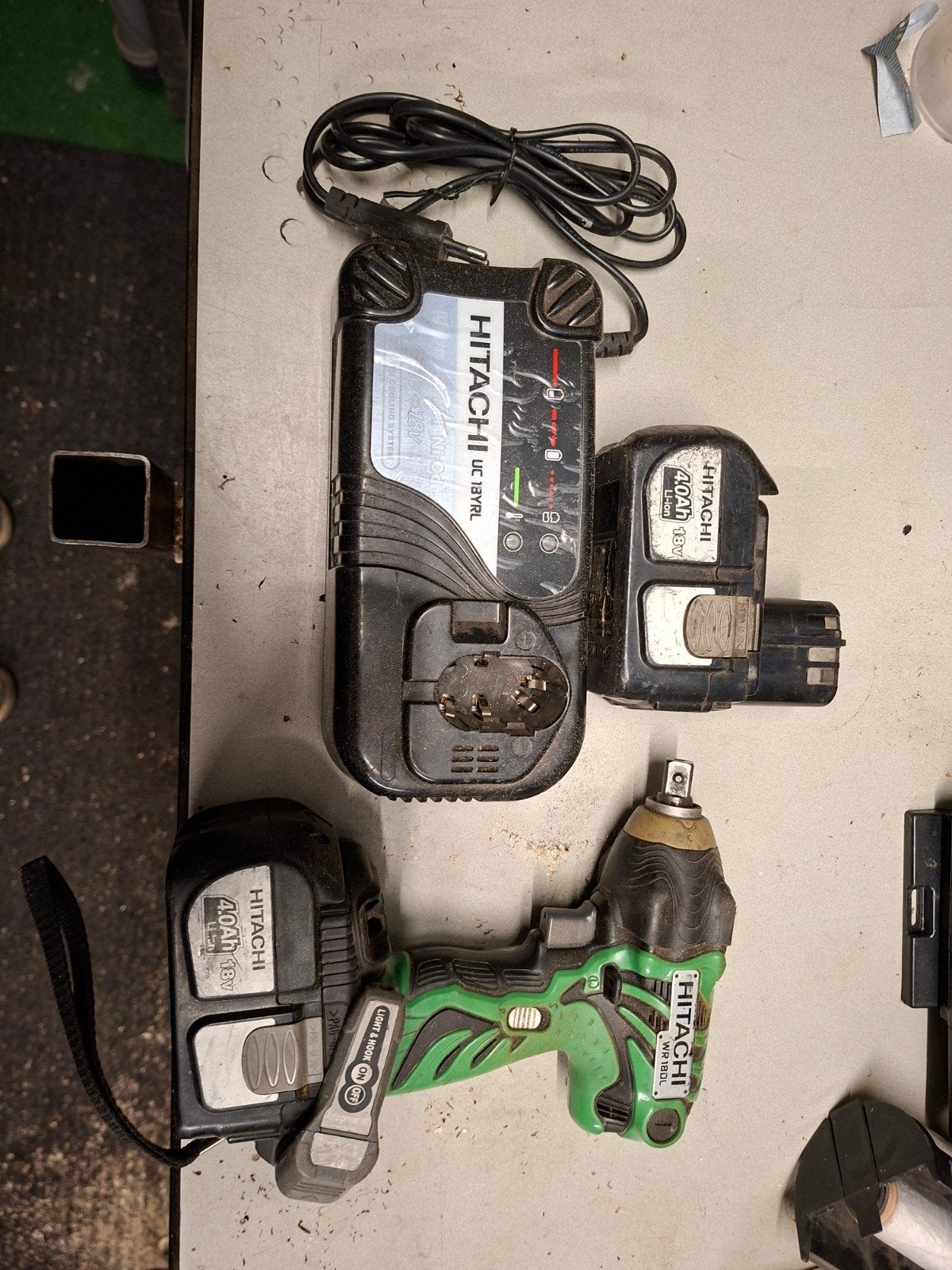 Hitachi WR 18DL Slagmoersleutel met 2 accu's en lader, Ophalen, Gebruikt