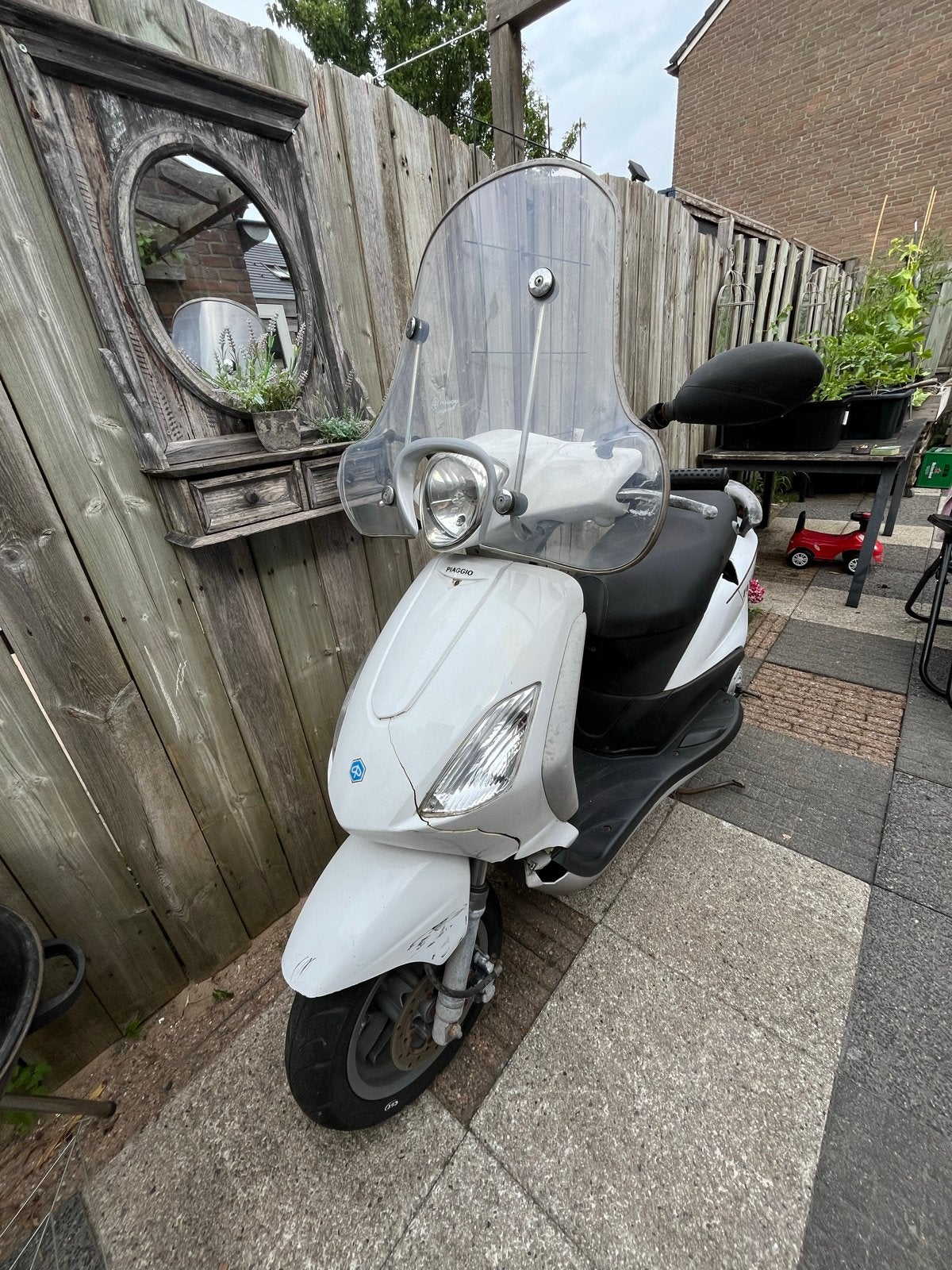 Piaggio Fly schade scooter - sleutel afgebroken, rijdt niet, Fietsen en Brommers, Scooters | Piaggio, Ophalen, Gebruikt, Benzine