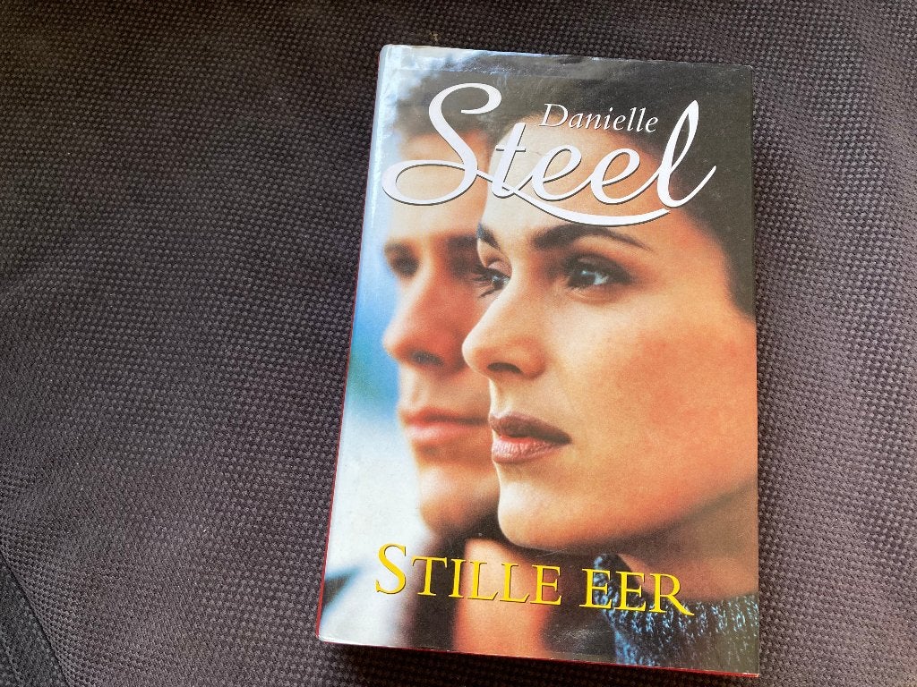 Stille eer - Danielle Steel, Boeken, Romans, Ophalen of Verzenden, Gelezen