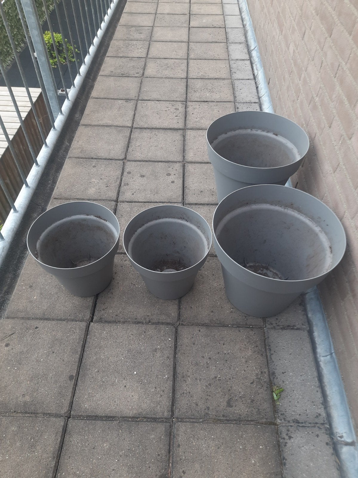 Plantenbakken plastic/ grote bloempotten, Ophalen, Gebruikt, Rond, Kunststof