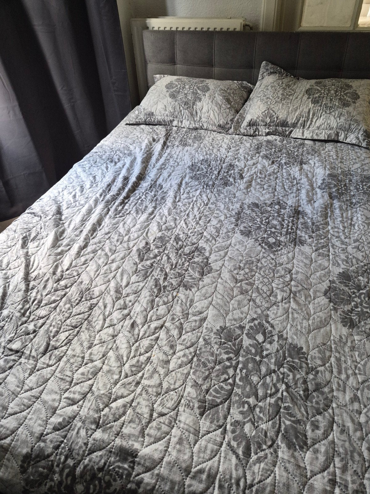 Gratis af te halen: Twijfelaar bed (140cm) met kattenkrabben, Ophalen, Gebruikt, 140 cm, Twijfelaar