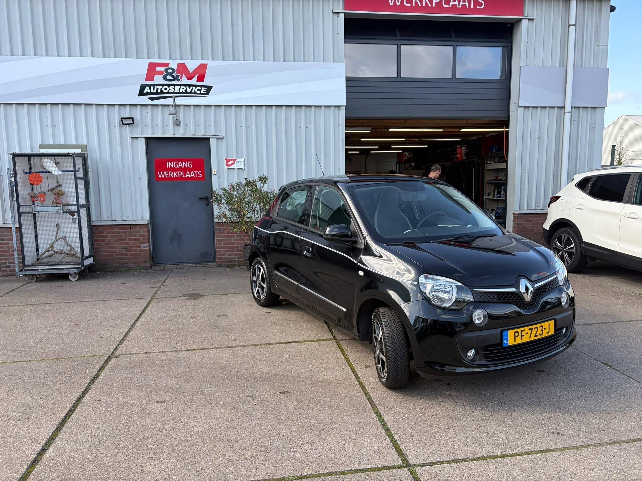 Renault Twingo 1.0 SCe Life Airco, cruise, navi, camera, pdc, Auto's, Gebruikt, Euro 6, 4 stoelen, Zwart