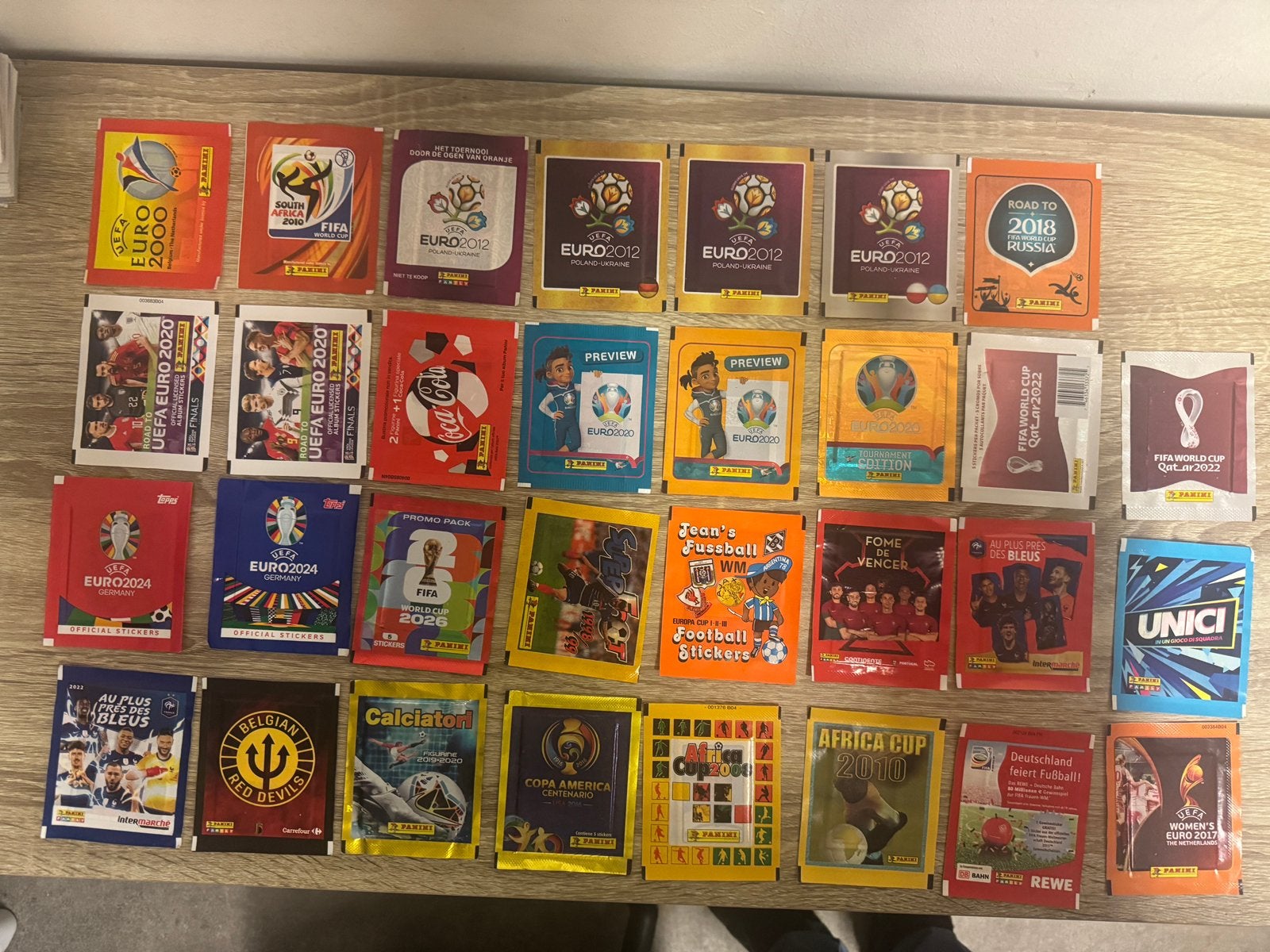 Verschillende Panini en Topps voetbalplaatjes zakjes, Ophalen of Verzenden, Zo goed als nieuw, Buitenlandse clubs, Poster, Plaatje of Sticker