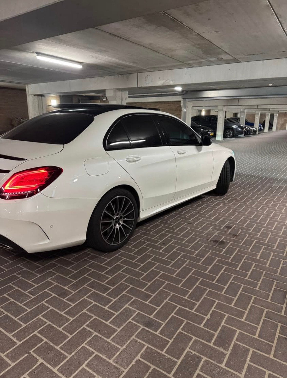 Mercedes-Benz C-Klasse C180 156pk 9G-TRONIC 2018 Wit, Auto's, 1800 kg, Wit, 75 €/maand, Particulier
