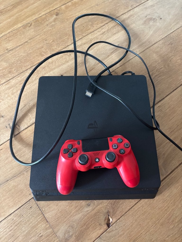 PS4 Slim 1tb met controller, Spelcomputers en Games, Spelcomputers | Sony PlayStation 4, Ophalen, Met games, Zo goed als nieuw