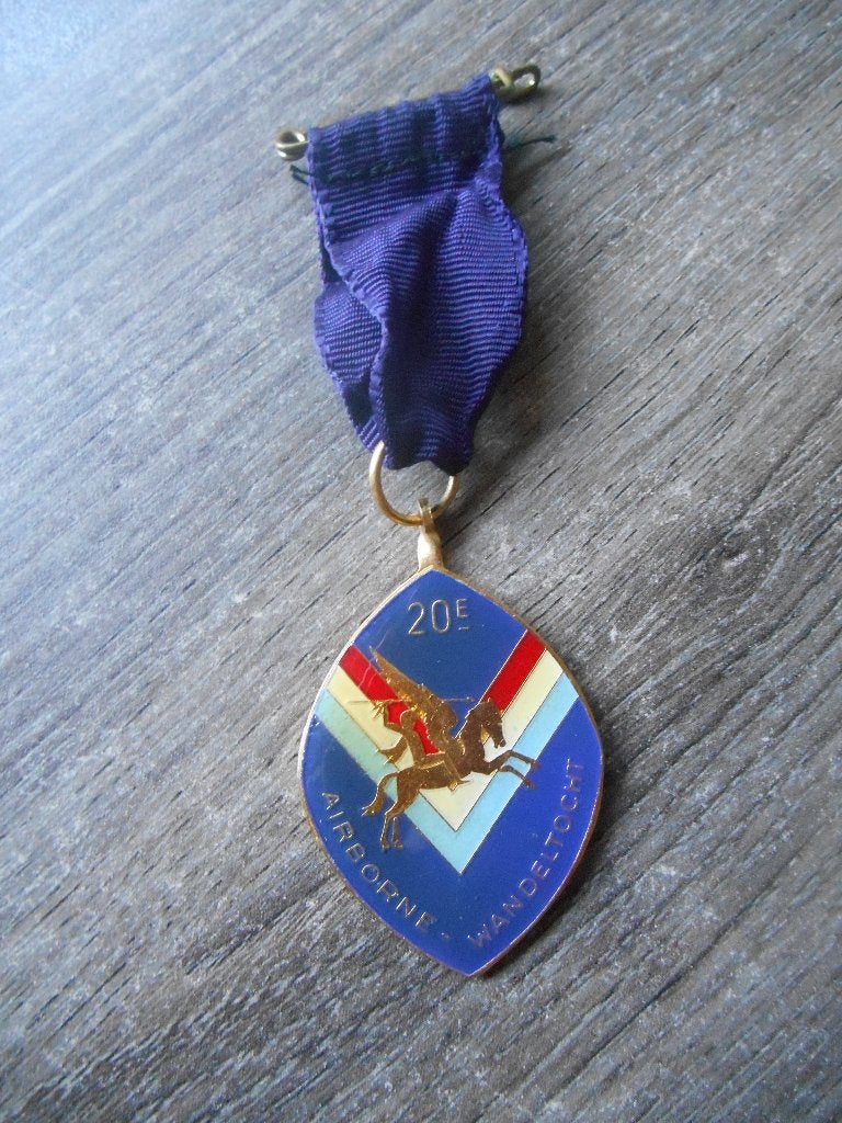 Airborne medaille voor de 20ste keer lopen Oosterbeek, Ophalen of Verzenden, Landmacht, Nederland, Lintje, Medaille of Wings