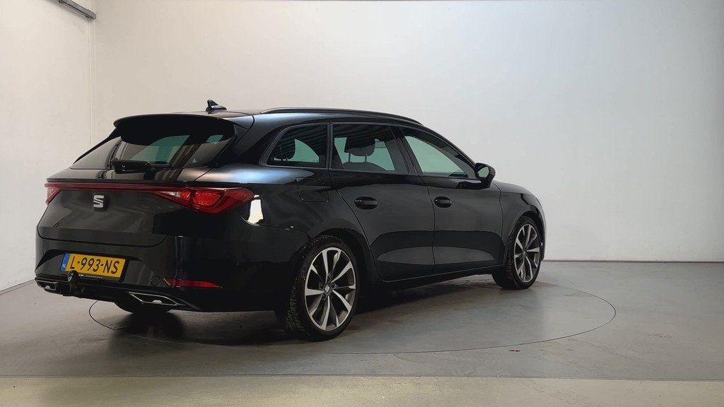 Seat Leon Sportstourer 1.5 eTSI 150pk DSG FR Business Intens, Auto's, Seat, Stof, 4 cilinders, Leon, Zwart