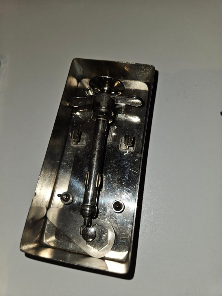 vintage Becton Dickinson veterinaire spuitopener, Ophalen of Verzenden, Landmacht, Nederland