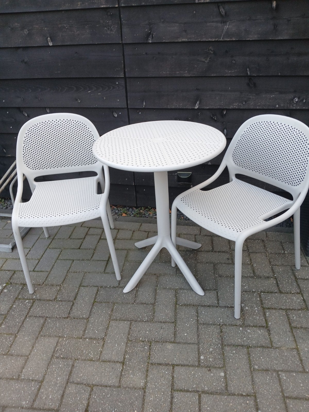 Grijze kunststof tuinset met 2 stoelen en tafel, Kunststof, Gebruikt, Tuinset, Eettafel