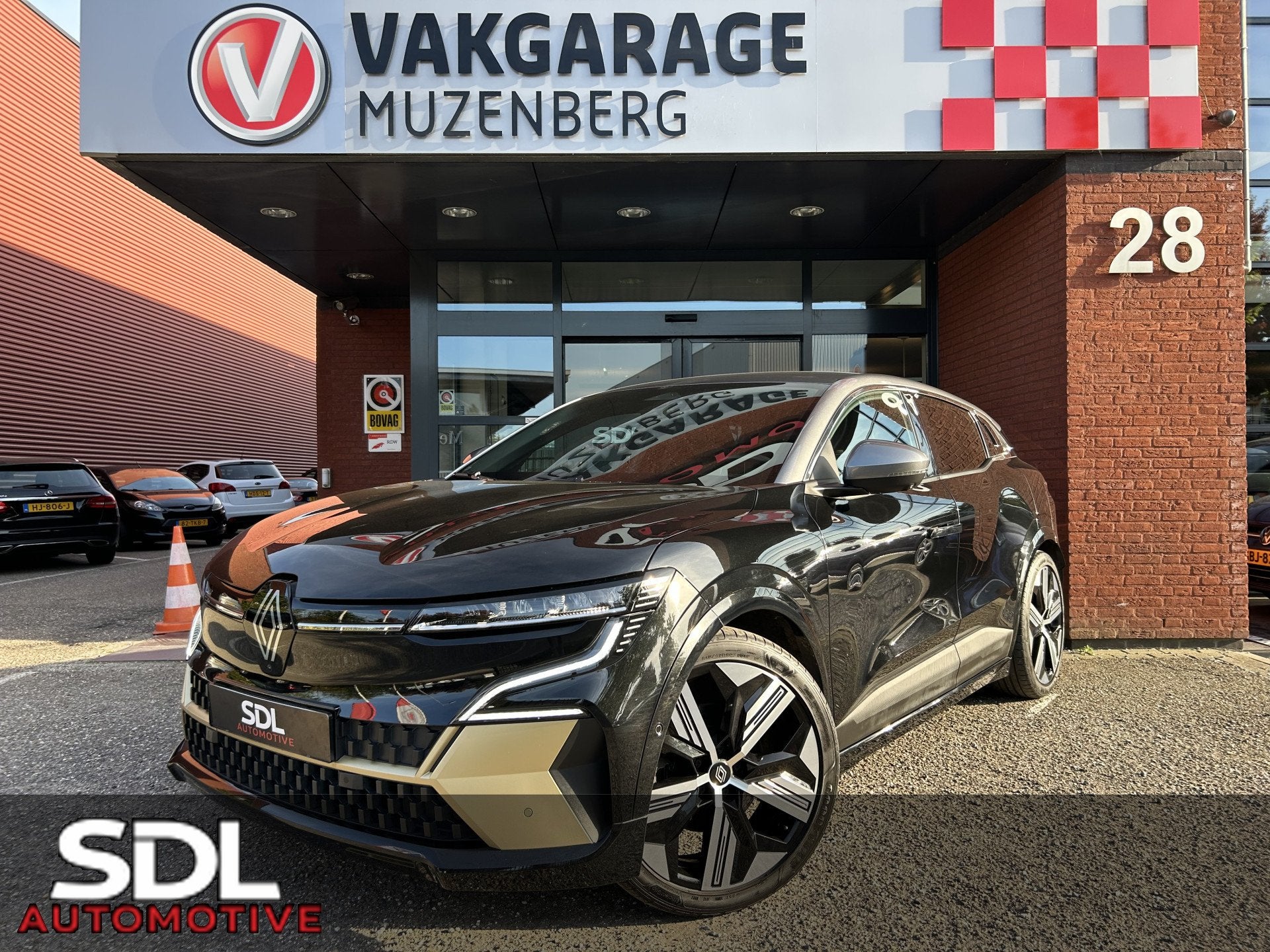 Renault Mégane E-Tech EV60 Optimum Charge Iconic // SNEL LA, Zwart, Verwarmde buitenspiegels, Zwart, Onderhoudsboekje