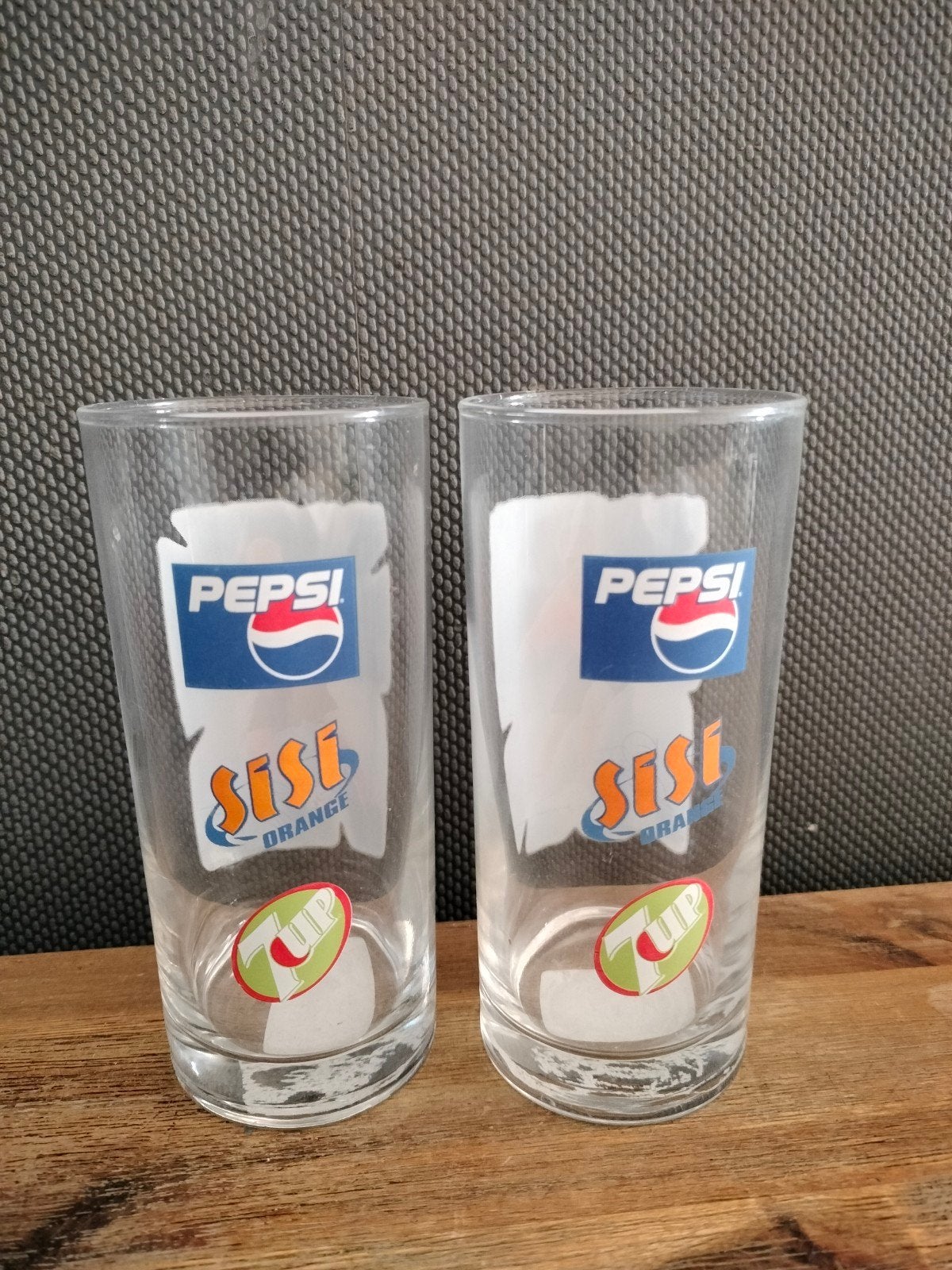 Vintage Pepsi Sisi 7UP Glazen met Voetballers (2 stuks), Verzamelen, Ophalen of Verzenden, Gebruikt