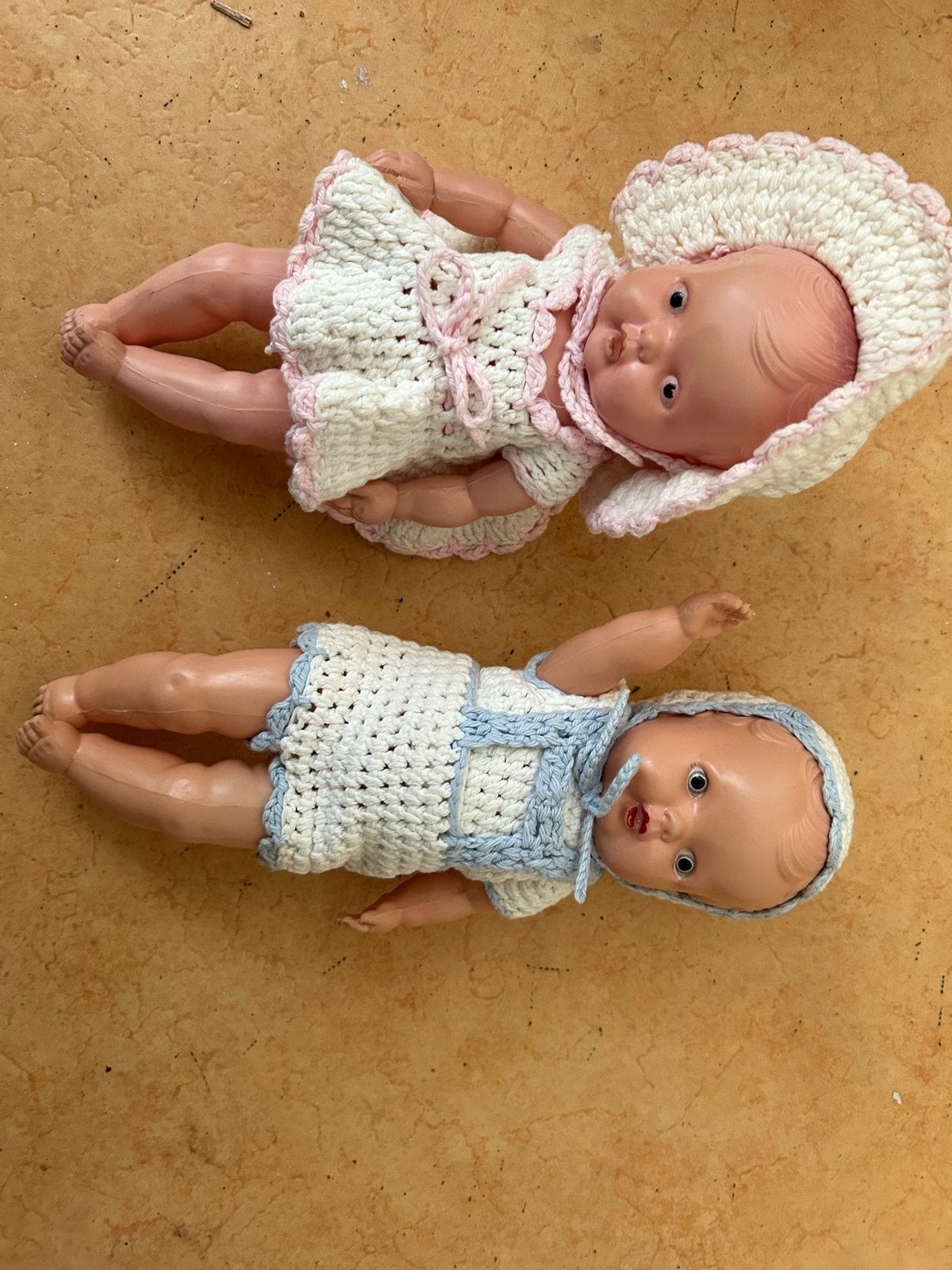 Set van 2 vintage babypoppen met gehaakte kleertjes, Verzamelen, Ophalen, Gebruikt, Babypop