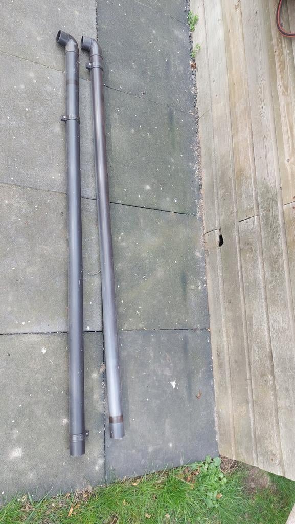 Twee gebruikte regenpijpen, Doe-het-zelf en Verbouw, Buizen en Afvoer, Ophalen, Gebruikt, Pvc, Minder dan 2 meter
