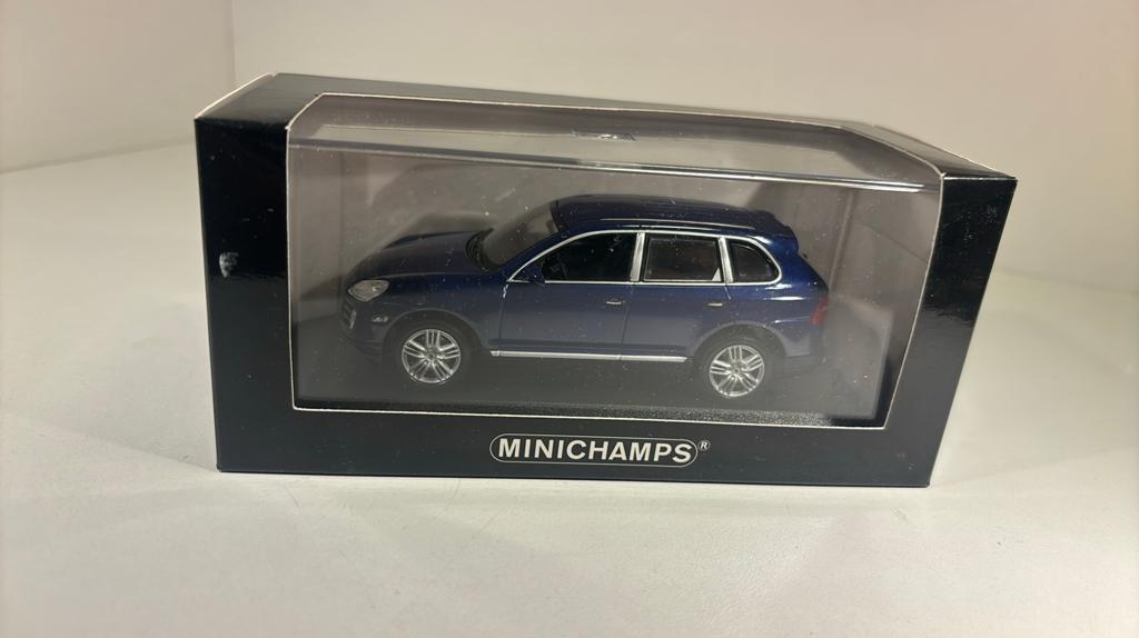 Porsche cayenne bleu minichamps 1.43, Hobby en Vrije tijd, Modelauto's | 1:43, Auto, Ophalen of Verzenden, MiniChamps, A