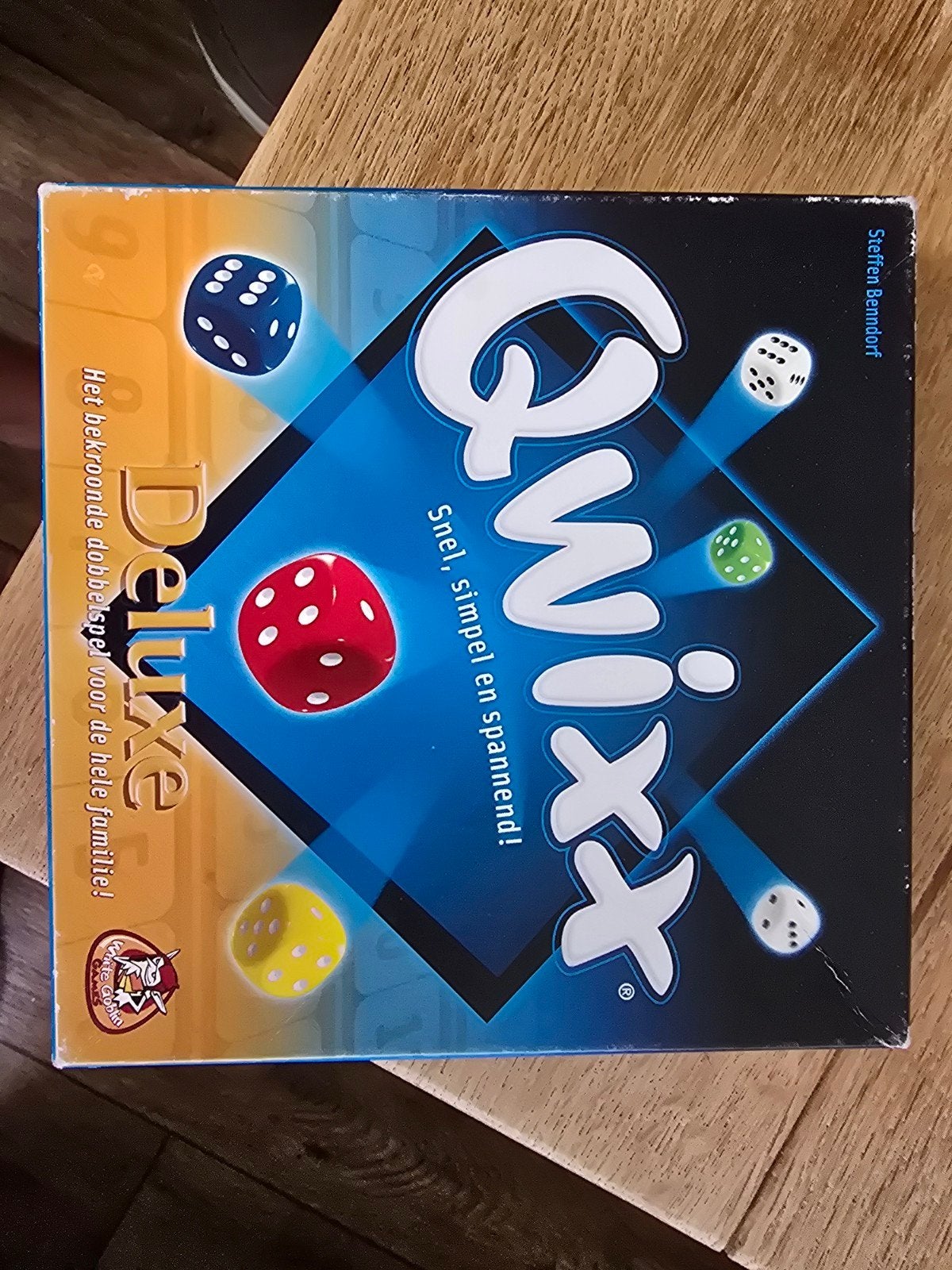 Qwixx Deluxe dobbelspel - Snel, simpel en spannend!, Gebruikt, Ophalen of Verzenden, Een of twee spelers, Reisspel