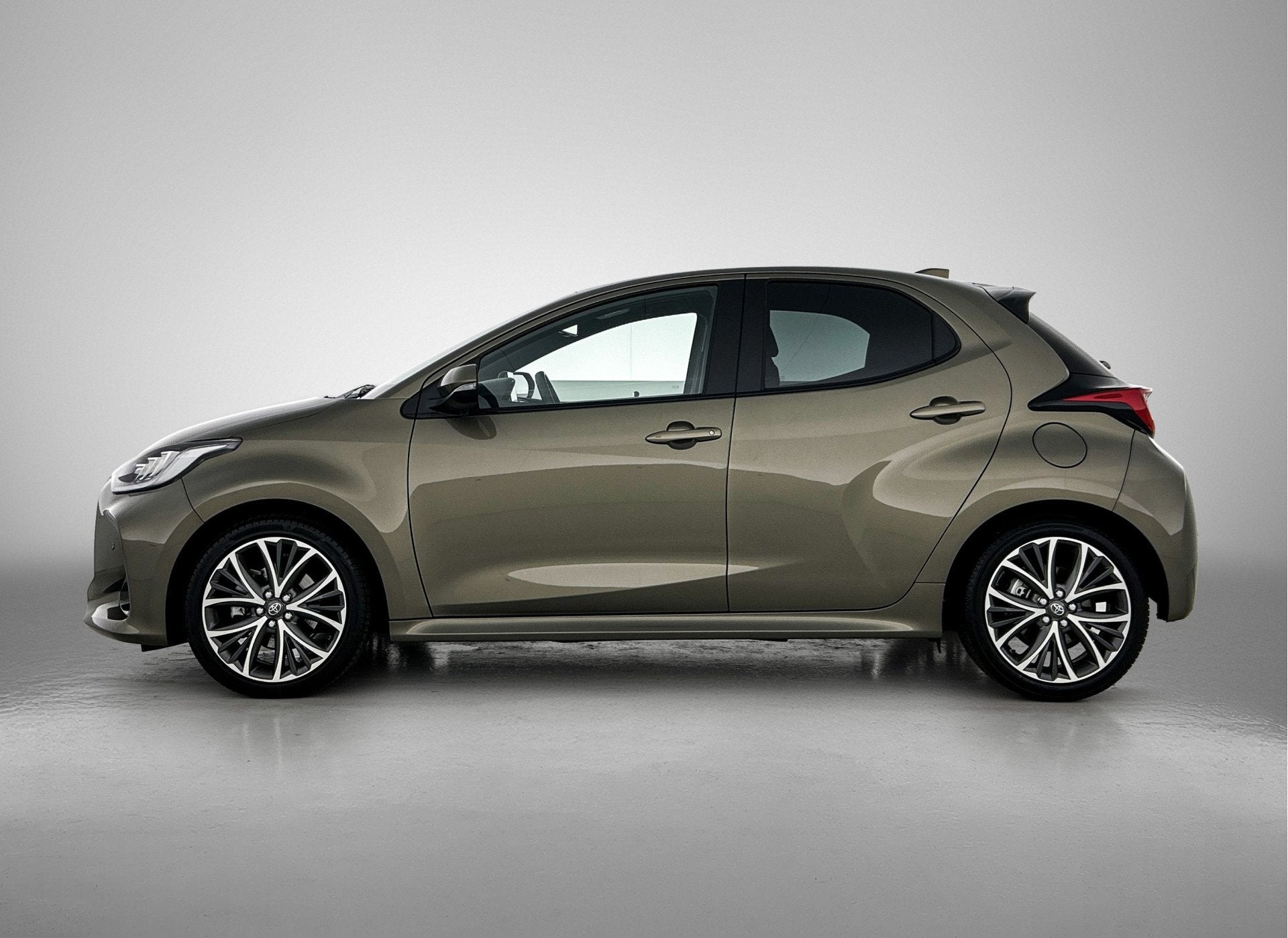 Toyota Yaris 1.5 Hybrid 130 Executive | BTW voertuig | Deale, 12 maanden, 450 kg, Gebruikt, Automatische klimaatregeling