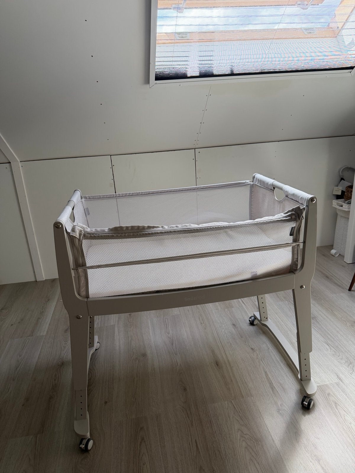 Snuzpod studio Co-Sleeper/Wiegje - Zo goed als nieuw, Ophalen, Zo goed als nieuw, Wieg