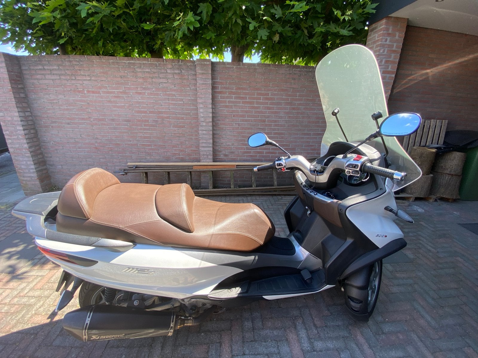 Piaggio MP3 500 LT Sport ABS/ASR met Akrapovic uitlaat, Occasion, 493 cc, Sportuitlaat, Automaat
