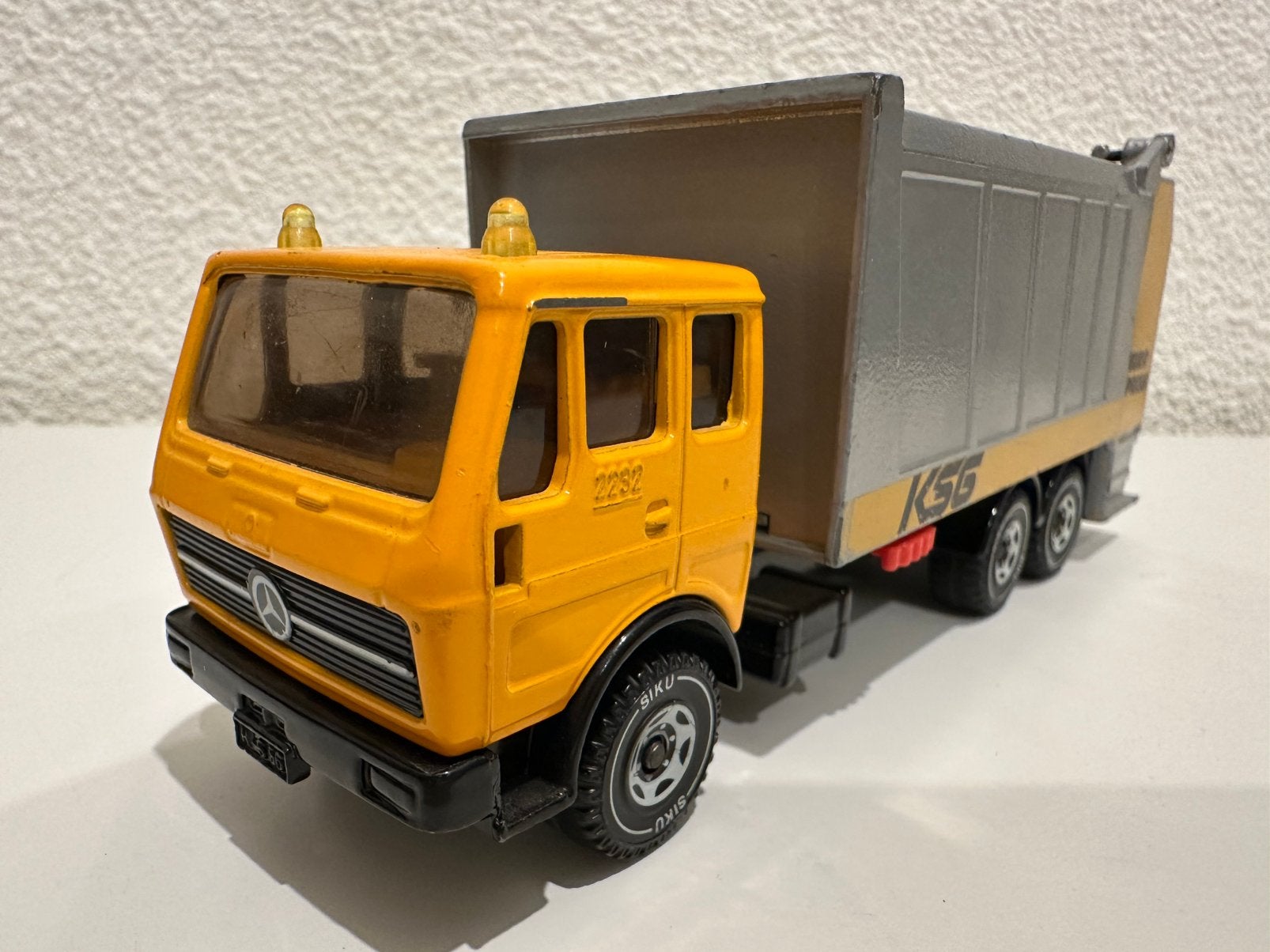Siku 2926 vuilnis wagen oranje zilver lkw10 wielen, Ophalen of Verzenden, Gebruikt, Bus of Vrachtwagen