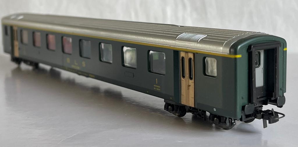 Roco 4239B: Rijtuig 1e klas van de BLS, Hobby en Vrije tijd, Gelijkstroom, Wagon, Ophalen of Verzenden, Zo goed als nieuw